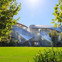 La Fondation Louis Vuitton, un vaisseau de verre posé dans le bois de Boulogne DR