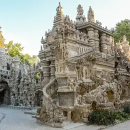12 curiosités architecturales en France qui semblent tout droit sorties d’un autre monde
