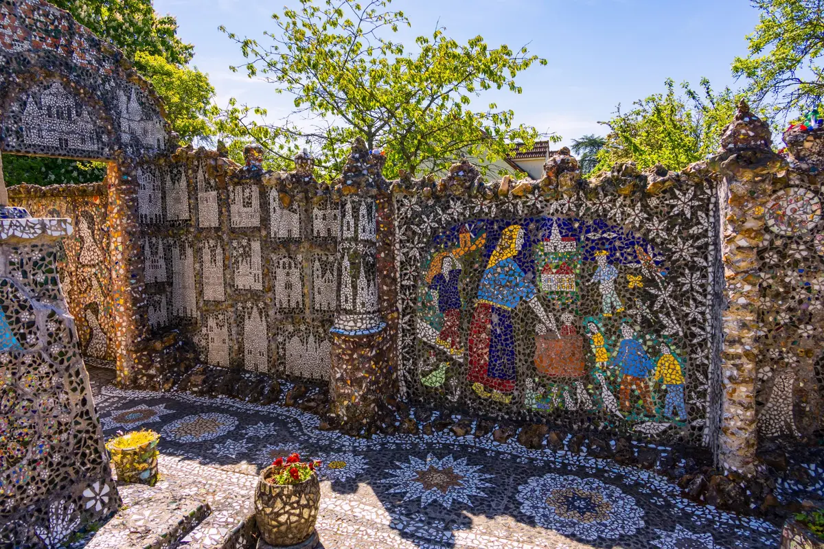 La Maison Picassiette, enti&egrave;rement recouvert de mosa&iuml;ques