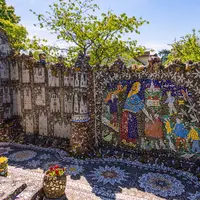 La Maison Picassiette, entièrement recouvert de mosaïques DR