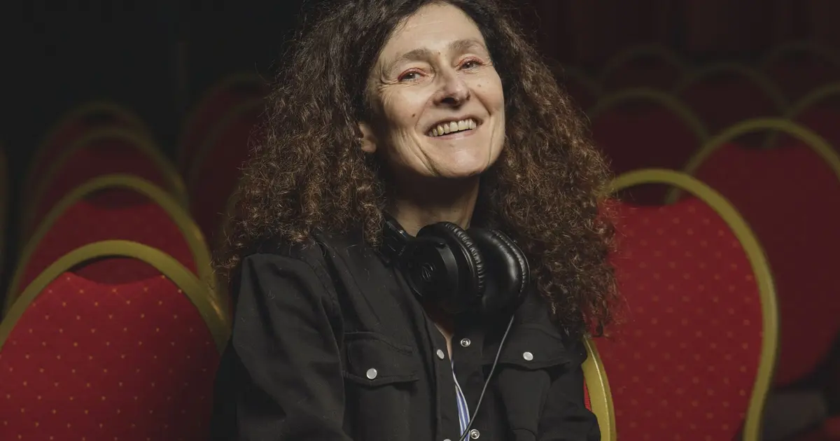 Hermeline seule en scène
