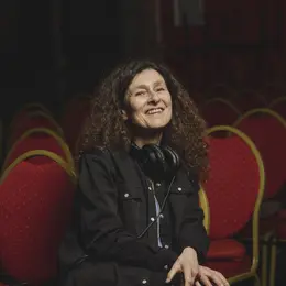 Hermeline seule en scène