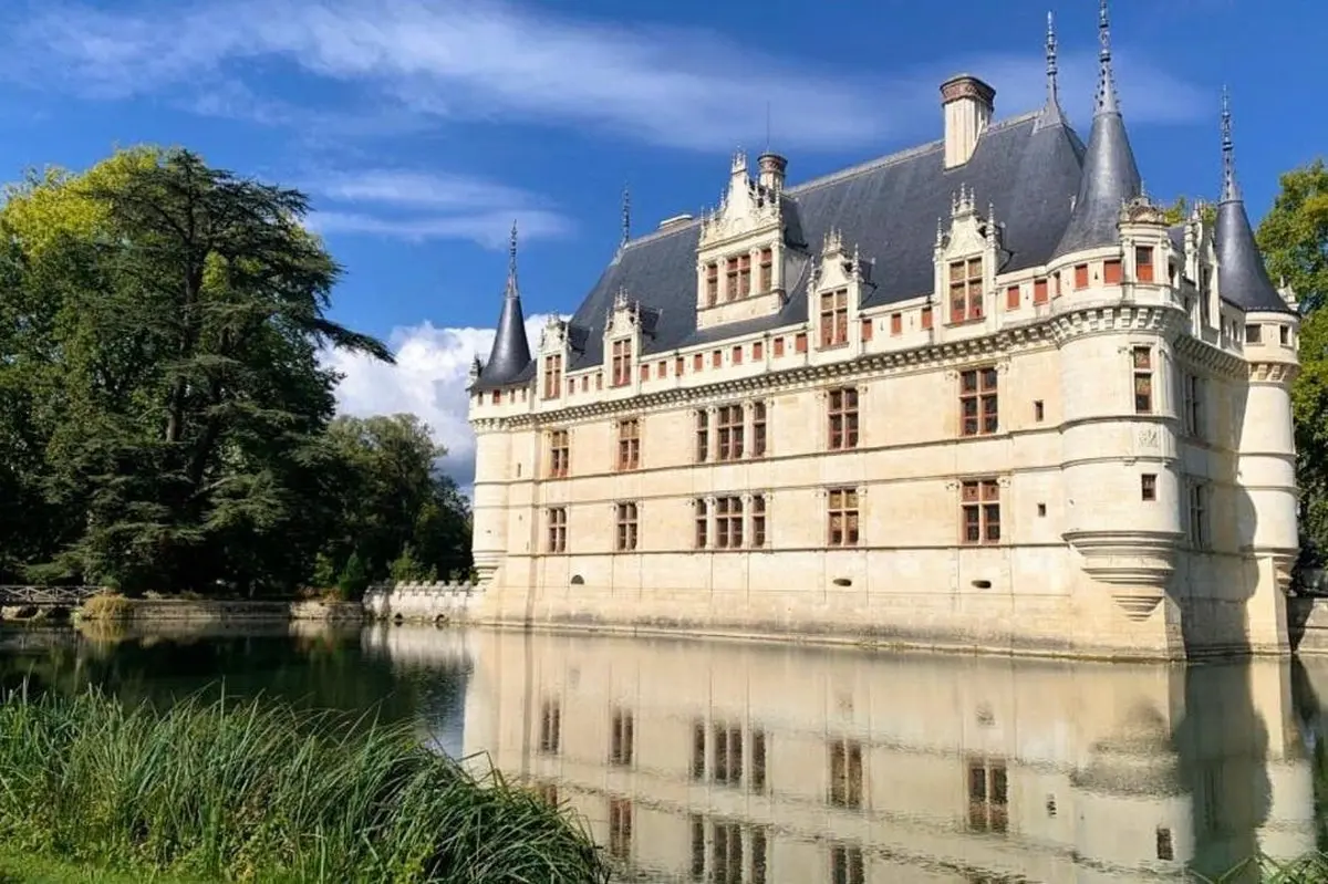 Château d'Azay-le-Rideau et son reflet dans l'eau