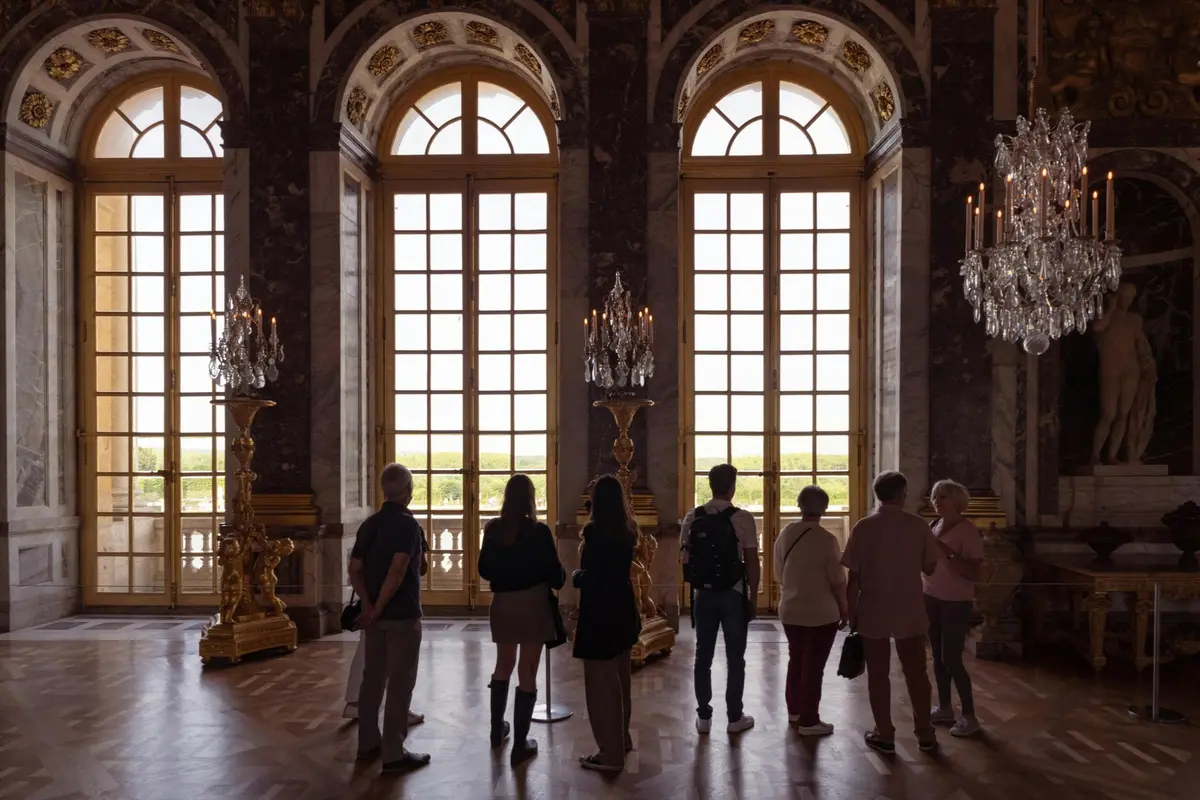 Groupe dans la galerie des glaces
