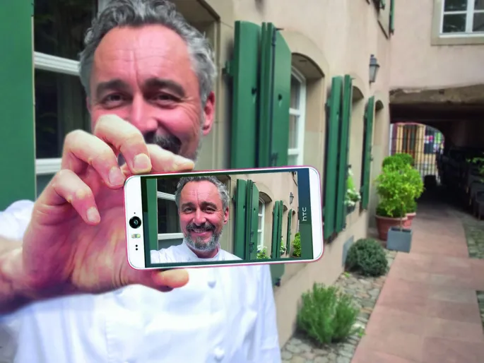 Jean-Michel Feger en selfie devant le Cortile