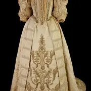 Exposition au Centre national du costume et de la scène à Moulins : Tous en Scène ! 20 ans de collection