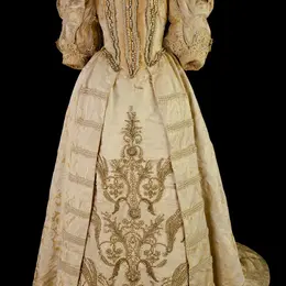 Exposition au Centre national du costume et de la scène à Moulins : Tous en Scène ! 20 ans de collection