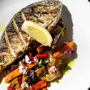 Les Bavards, le bistrot de Ménilmontant qui fait revivre l'esprit de la brasserie parisienne