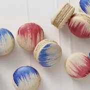 Pierre Hermé et l'Élysée lancent un coffret de macarons tricolores inédit dès le 7 mai 2026 rue du Faubourg Saint-Honoré à Paris