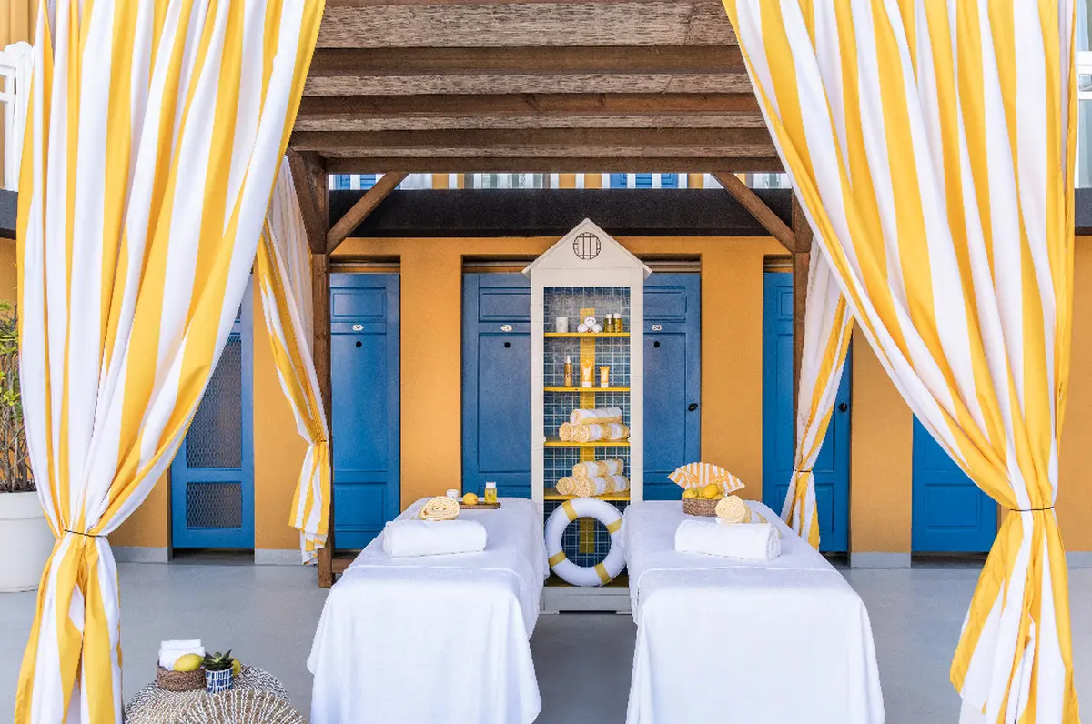 La Plage by Clarins à l'Hôtel Molitor : bien-être et détente au bord du bassin