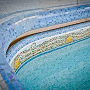 Ces mosaïques Art déco signées Odorico font de Rennes l'une des villes les plus surprenantes de Bretagne et voici les 5 adresses incontournables à découvrir absolument