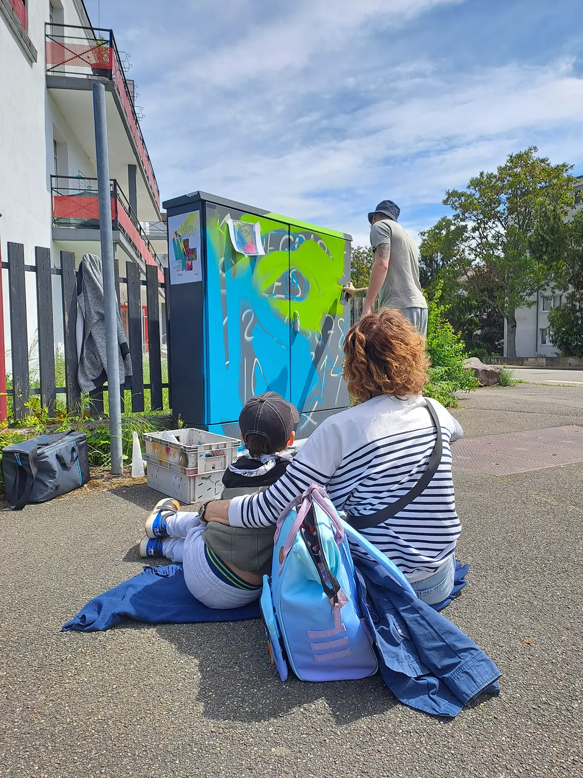 À Sélestat, l'artiste Kadé peint 7 coffrets électriques en direct dans la rue jusqu'en juin 2026 : voici comment assister à la création