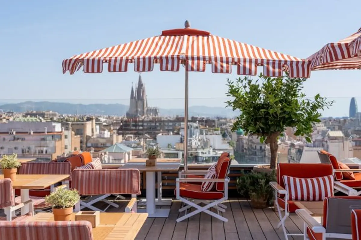 La Dolce Vitae rouvre cet été au sommet du Majestic Barcelona avec un nouveau design méditerranéen et une carte gastronomique inédite signée David Romero
