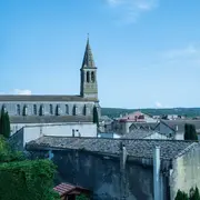 Ce restaurant étoilé Michelin près du Pont du Gard a décroché sa première étoile moins d'un an après son ouverture et il change tout à l'idée qu'on se fait de la gastronomie gardoise