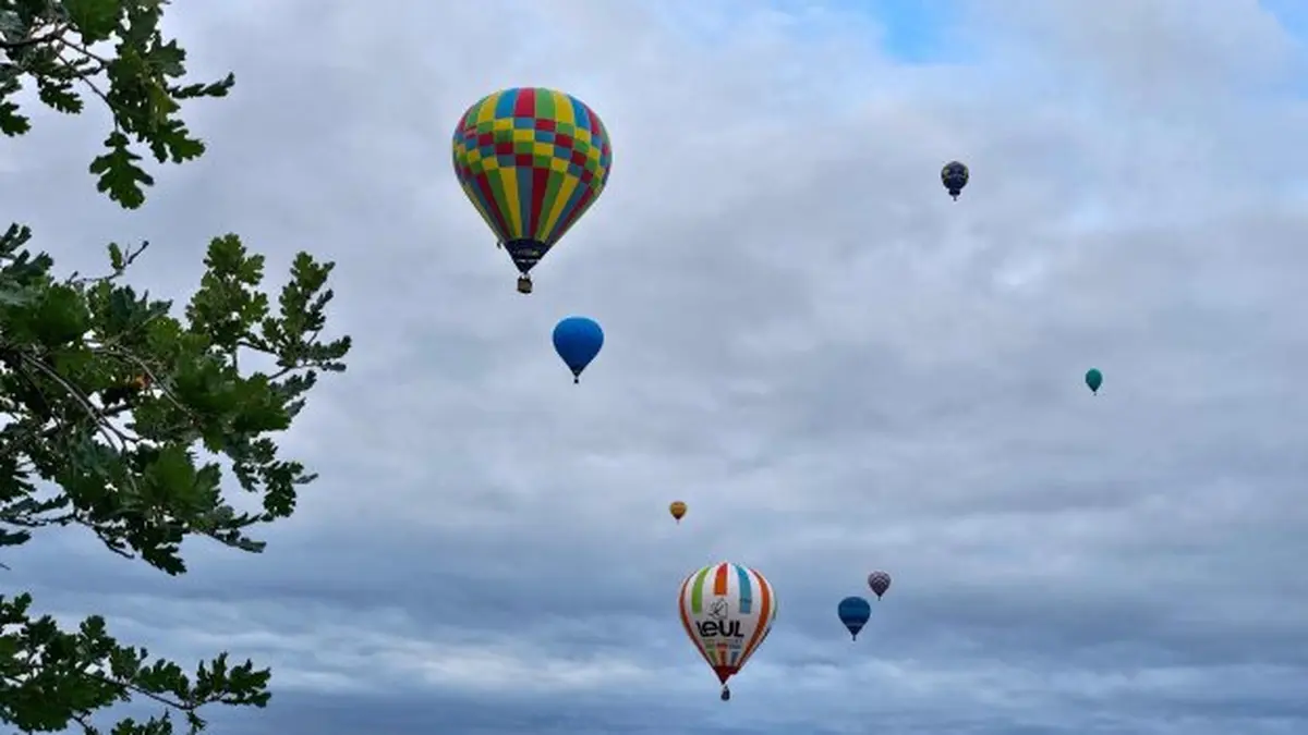 Cet été indien ardéchois qui fait rêver : montgolfière, bivouac sous les étoiles et vélo volcanique attendent les curieux de juillet à octobre 2026