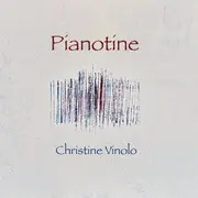 Pianotine, le premier album solo de Christine Vinolo, une pianiste de Tahiti qui fait dialoguer le piano avec la clarinette et le trombone pour un voyage entre Océanie et Europe en juin 2026