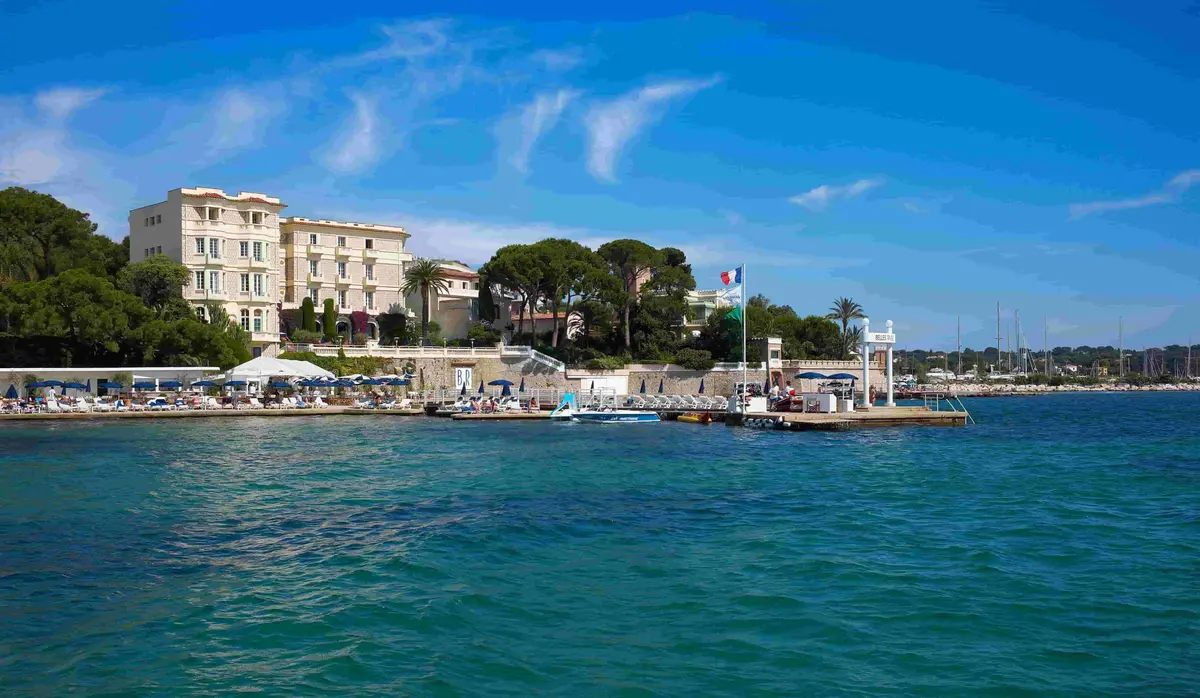 Cinéma en plein air à Juan-les-Pins : le Belles Rives Ciné Club sur la plage