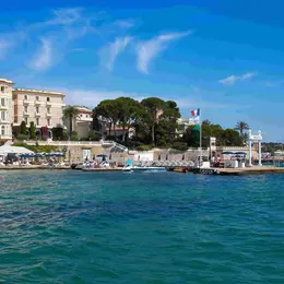 Cinéma en plein air à Juan-les-Pins : le Belles Rives Ciné Club sur la plage