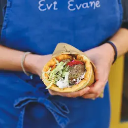 Evi Evane ouvre un nouveau traiteur grec aux Batignolles en septembre et les gourmands du XVIIe vont adorer