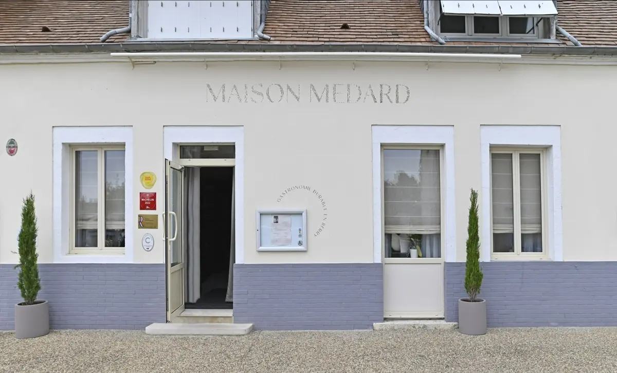 Dans le Cher, la Maison Médard sert un tartare d'autruche à plus de 50 euros le kilo et ses 500 clients en redemandent