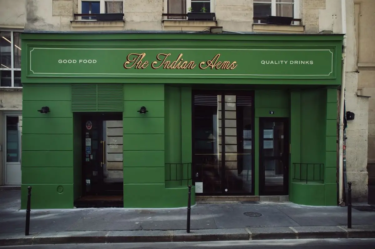 The Indian Arms ouvre à Paris en juin 2026 : le premier gastropub indien du 2e arrondissement mêle fish and chips aux épices et Kerala Fried Chicken dans une ambiance pub londonien