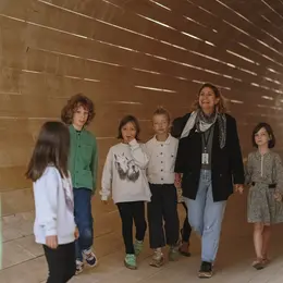 La Biennale de Lyon : l'art contemporain s'invite aux Grandes Locos