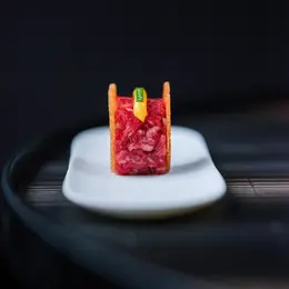 Ce chef doublement étoilé de Saône-et-Loire sert son tartare de bœuf Charolais en une seule bouchée et la raison est inattendue