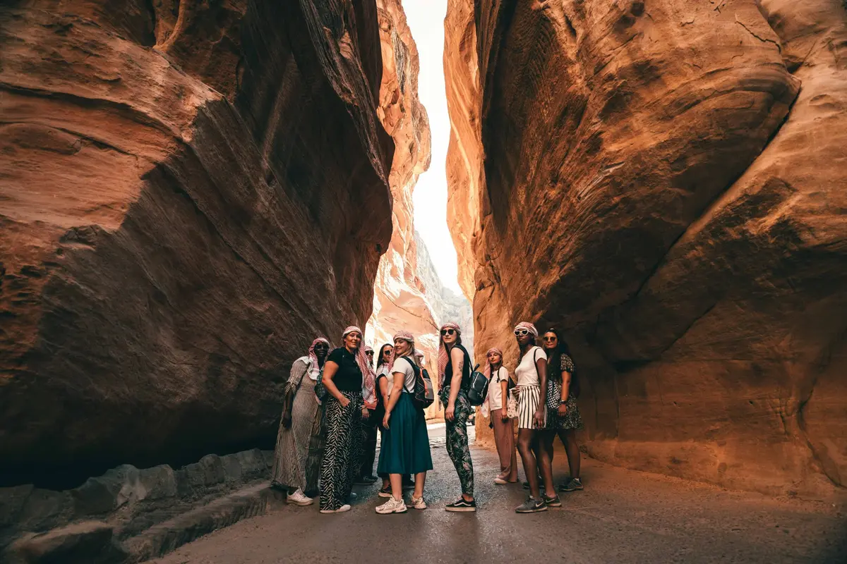 Copines de Voyage fête ses dix ans avec DIX, une capsule de dix voyages féminins d'exception disponibles une seule fois, de l'Arctique aux Seychelles