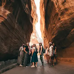 Copines de Voyage fête ses dix ans avec DIX, une capsule de dix voyages féminins d'exception disponibles une seule fois, de l'Arctique aux Seychelles