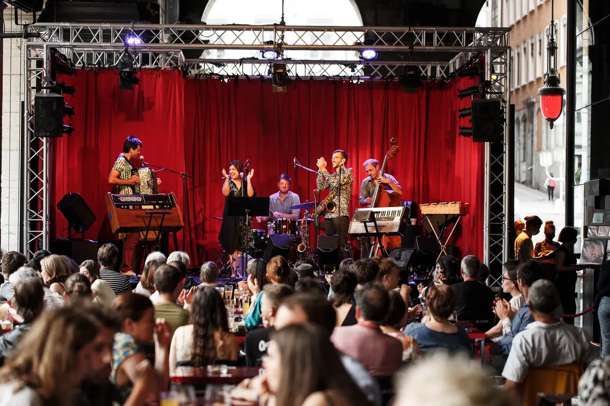 Festival du Péristyle : concerts gratuits au bar de l'Opéra de Lyon
