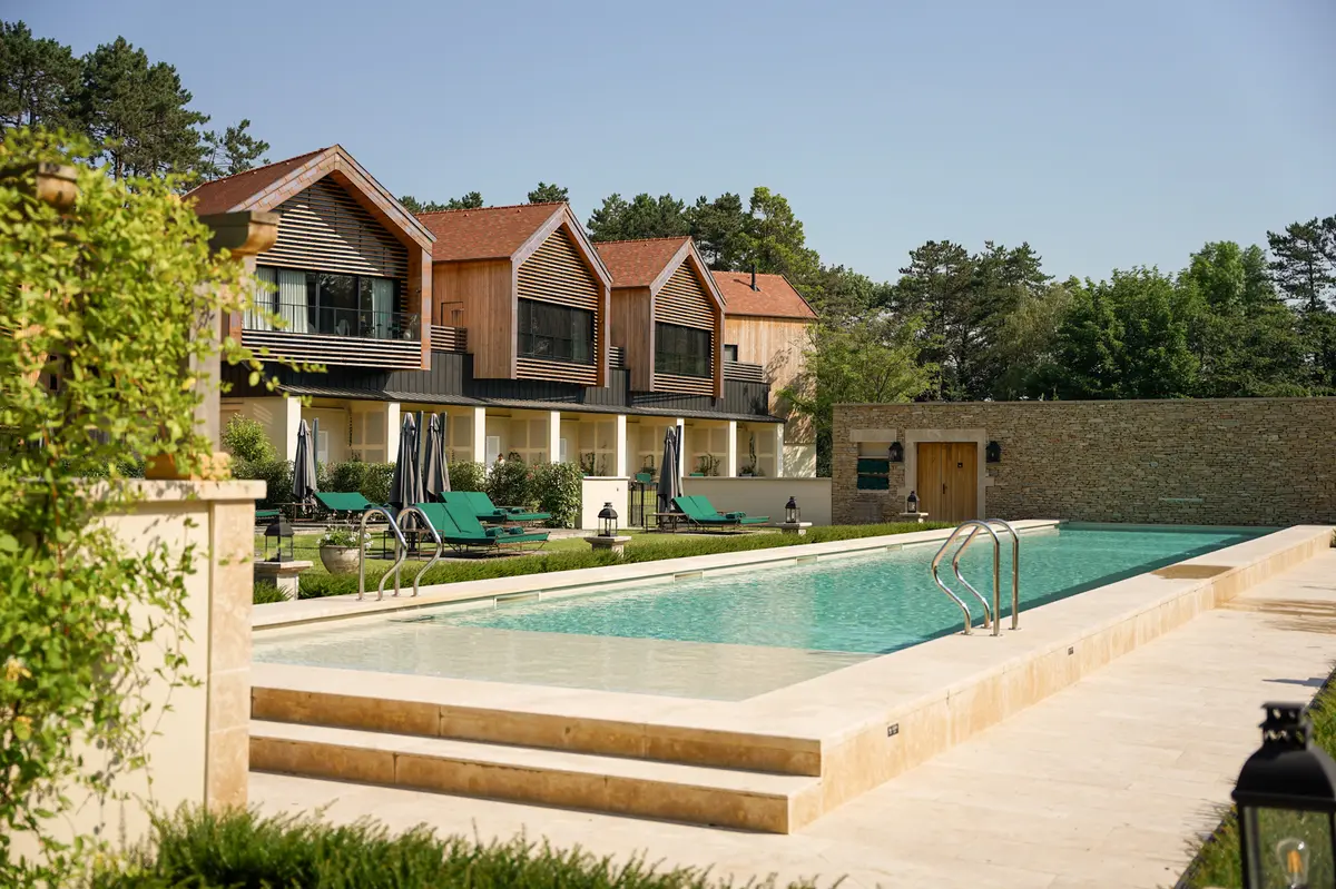 L'art contemporain s'invite à l'Hostellerie de Levernois, aux portes de Beaune