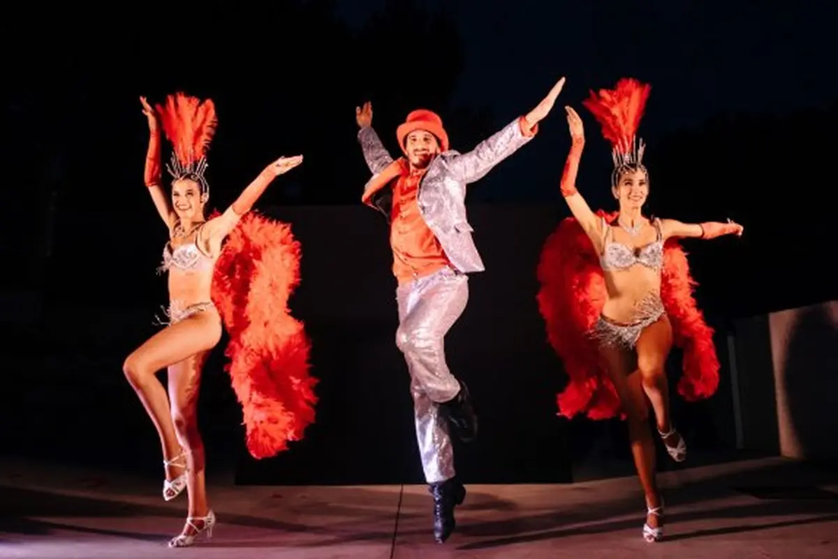 Un Cabaret apparaît : le spectacle de danse et cabaret gratuit qui sillonne les Bouches-du-Rhône