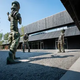 Drei Ganz Große Geister : les sculptures monumentales de Thomas Schütte s'installent à La Piverdière 2 à Rennes