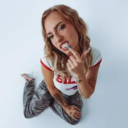 Léa Doffey dévoile son premier single Dis-moi après la Star Academy