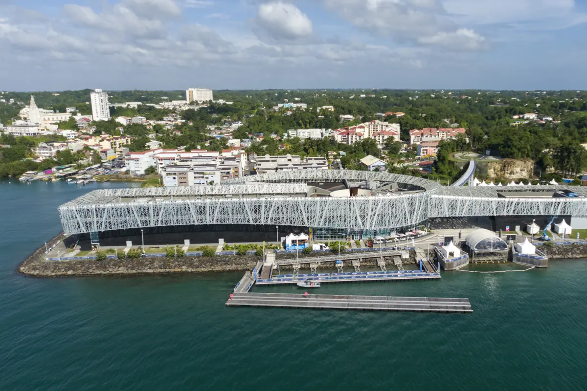 Route du Rhum : la Guadeloupe se prépare à accueillir les skippers pour une arrivée de course festive