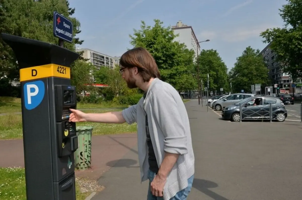 Stationnement résidentiel à Lille : un abonnement solidaire à 1 € par an pour les ménages modestes