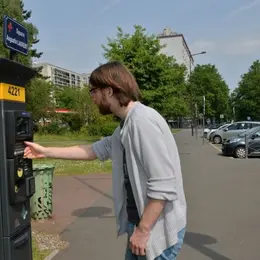 Stationnement résidentiel à Lille : un abonnement solidaire à 1 € par an pour les ménages modestes