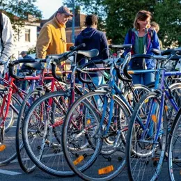 Braderie et brocante à vélos sur la place de Wazemmes à Lille