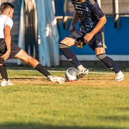 Match de football National 1 à Hyères : Hyères FC contre Istres FC au stade Perruc
