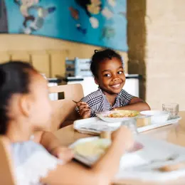 Les cantines scolaires de Marseille : une restauration collective plus bio, plus locale et plus durable