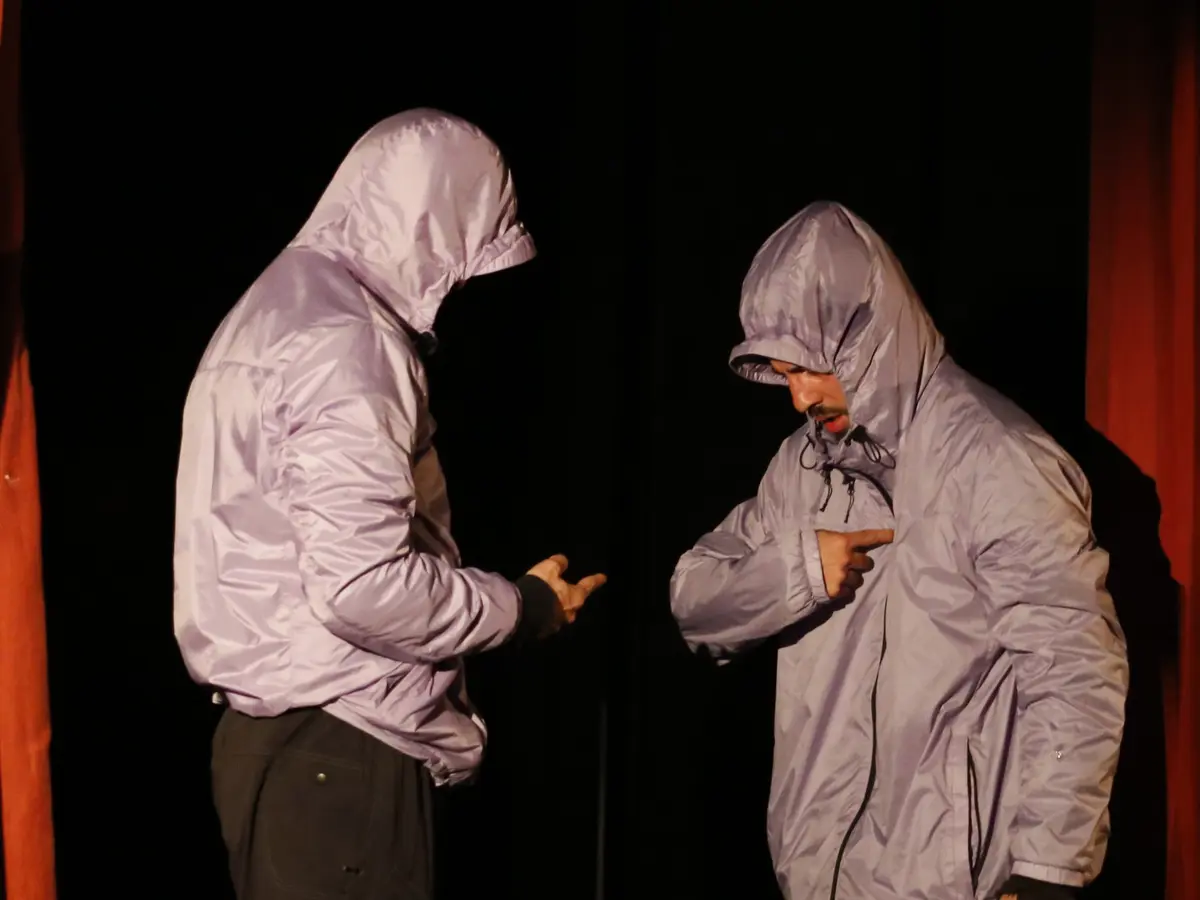We Are Who We Are : un duo franco-italien explore identités et stéréotypes culturels à Paris