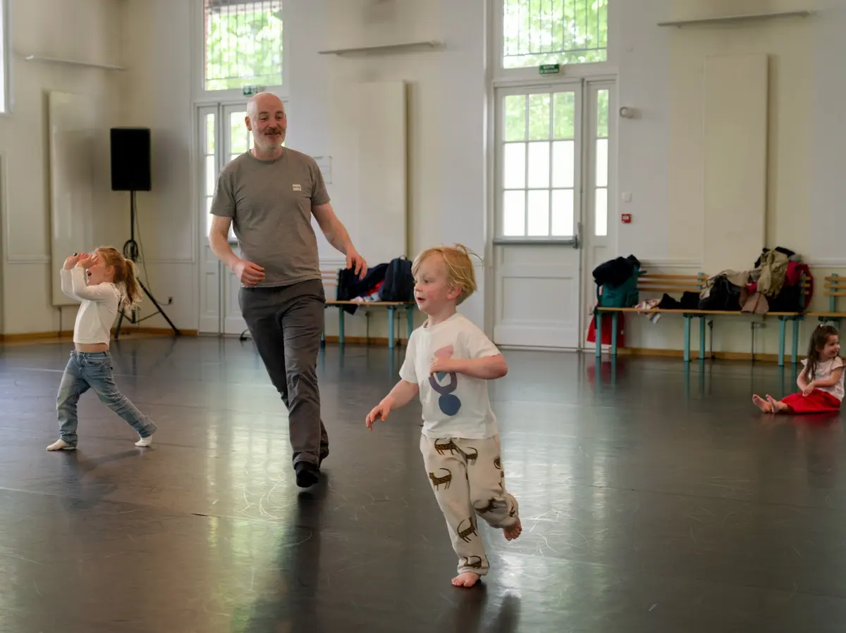 Ateliers de danse à l'Atelier de Paris pour enfants et adultes