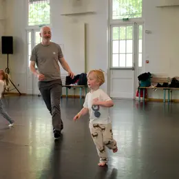 Ateliers de danse à l'Atelier de Paris pour enfants et adultes