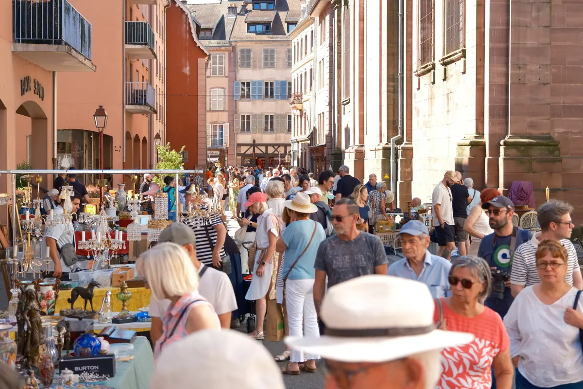 Marché aux puces à Belfort, dans la Vieille-Ville