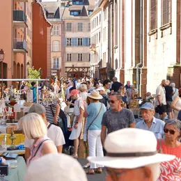 Marché aux puces à Belfort, dans la Vieille-Ville