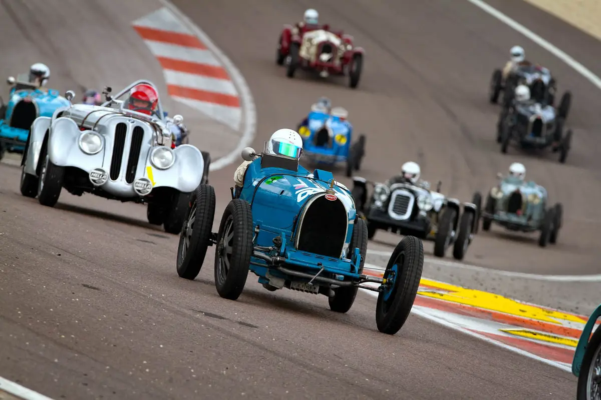 Dijon Motors Cup : course automobile historique au Circuit Dijon-Prenois