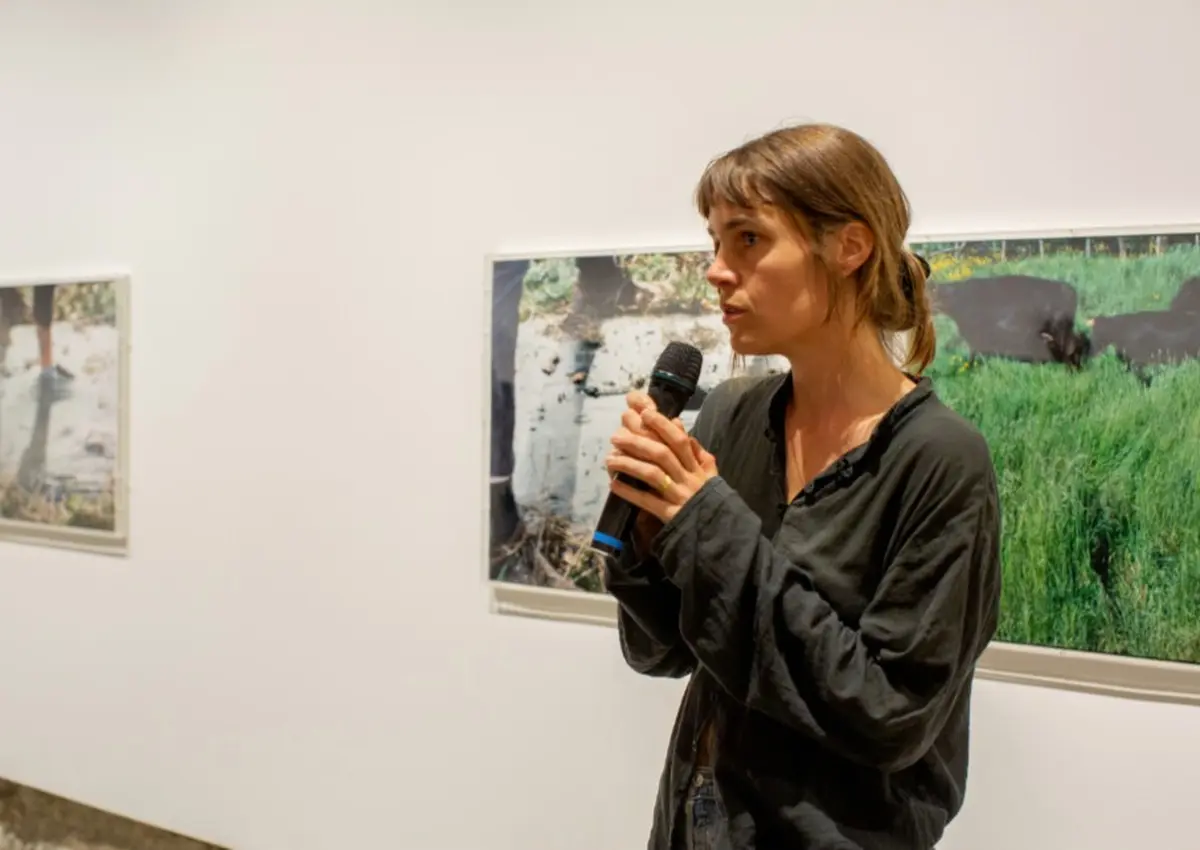 Visite de l'exposition La terre amoureuse avec Rebekka Deubner à Arles