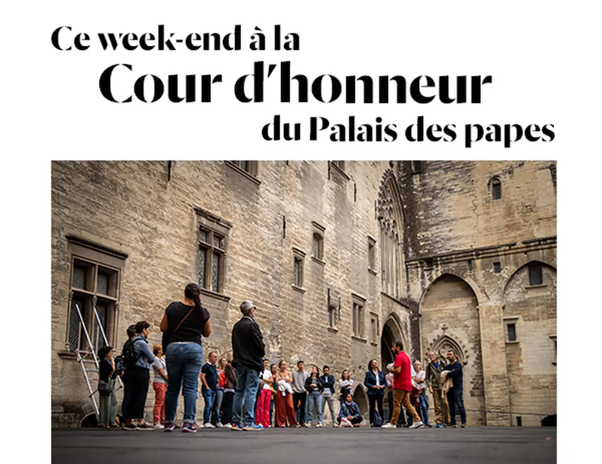 Visite guidée de la Cour d'honneur du Palais des Papes lors des Journées européennes du patrimoine à Avignon