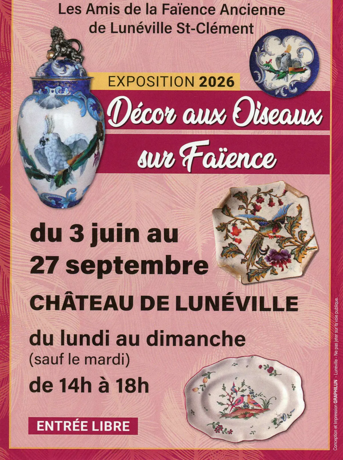 Exposition de faïences décorées d'oiseaux au Château de Lunéville
