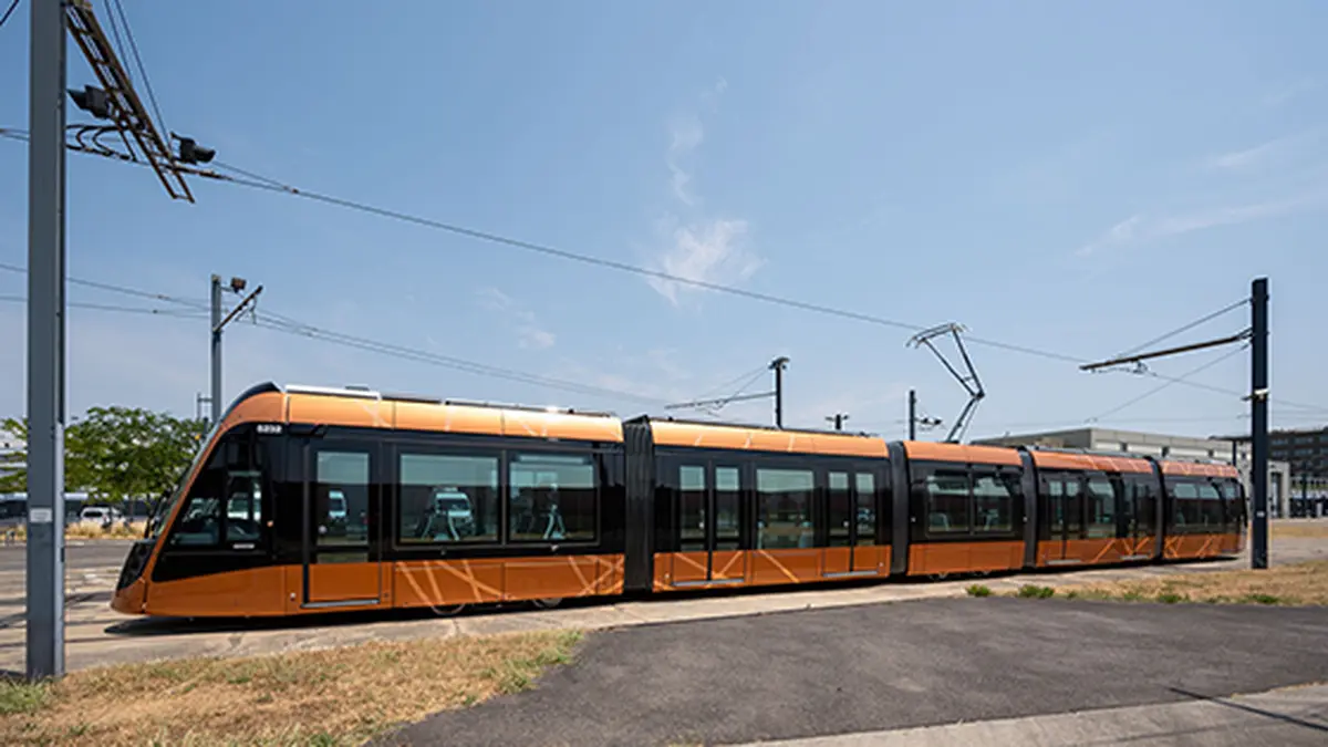 La ligne Aéroport de Toulouse : les nouvelles rames de tramway cuivrées dévoilées par Tisséo